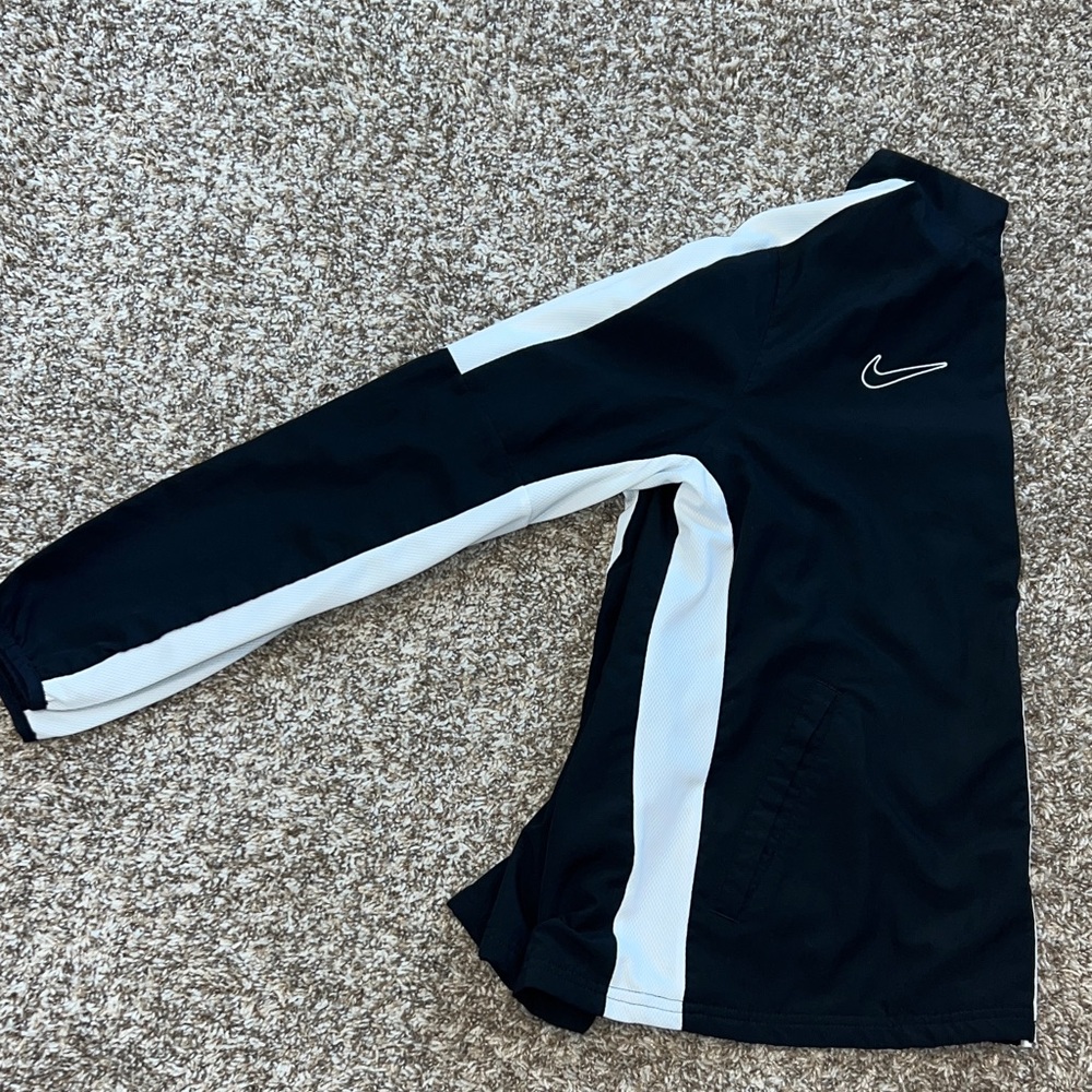 Nike Sporty Classy Black and White Women's Windbreaker Jacket - Picture 7 of 9